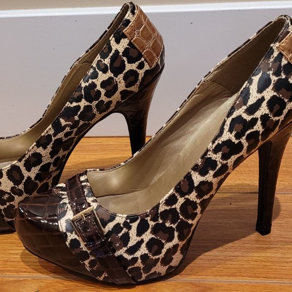 QUPID Leopard Print Heels size 7.5 - Picture 1 of 3